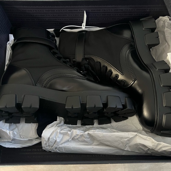 Color is black. Not used. Size 10 brand Prada - Picture 7 of 9